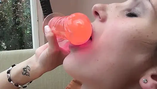 Hamile orta yaşlı seksi kadın mastürbasyon yapıyor