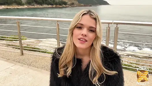 Jade, si cewek rambut pirang yang cantik suka banget jilat