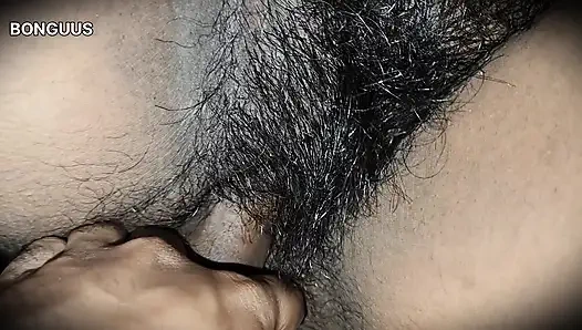 Desi tante teilt bett, wenn ehemann nicht zu hause ist Behaarte muschi ficken