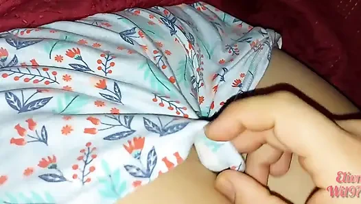 Main sama adik tiriku di rumah waktu semua orang lagi