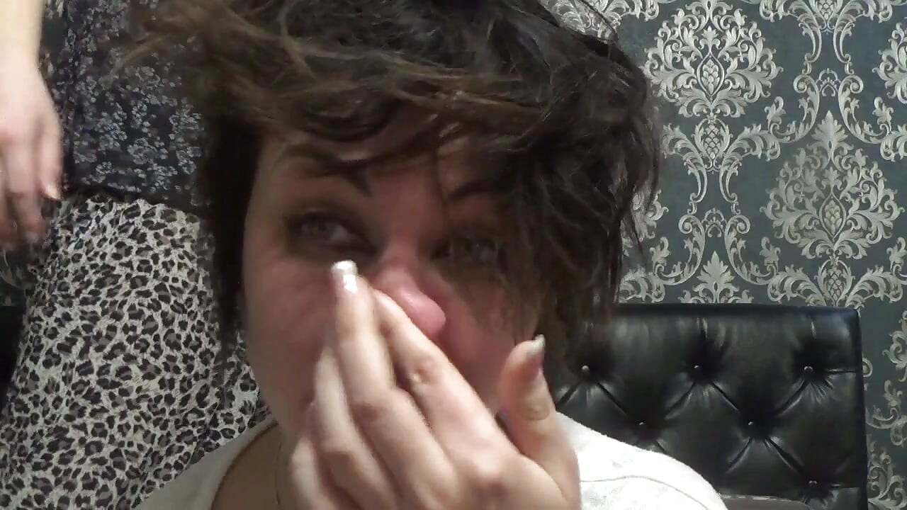 Nase fingern, gesicht schmutzig, alberne gesichter, strümpfe auf dem kopf, lippen-fetisch! Zu kate!