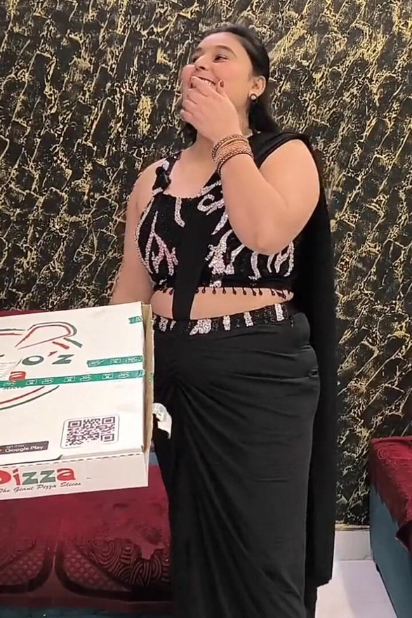 Pizza Delivery Guy Fuck Indian Lady for Free Pizza