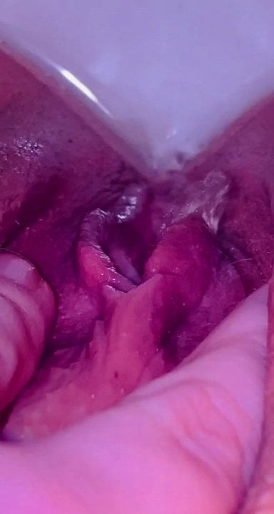 Watch my cute pussy piss (no audio)