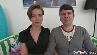 Sexy Oekraïense vrouw Sasha Zima verandert haar man in een cuckold