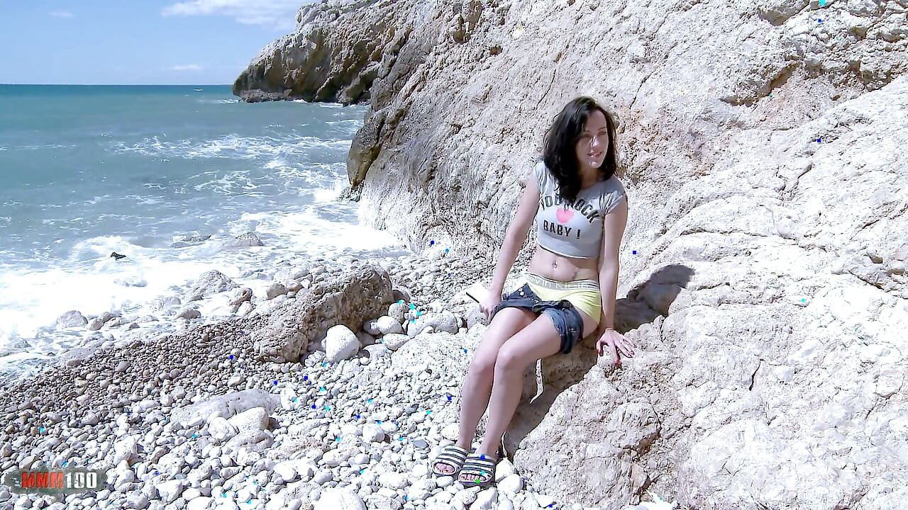 Mya Lorenn: Anal Fucking and Squirting at the Beach with Mya Lorenn