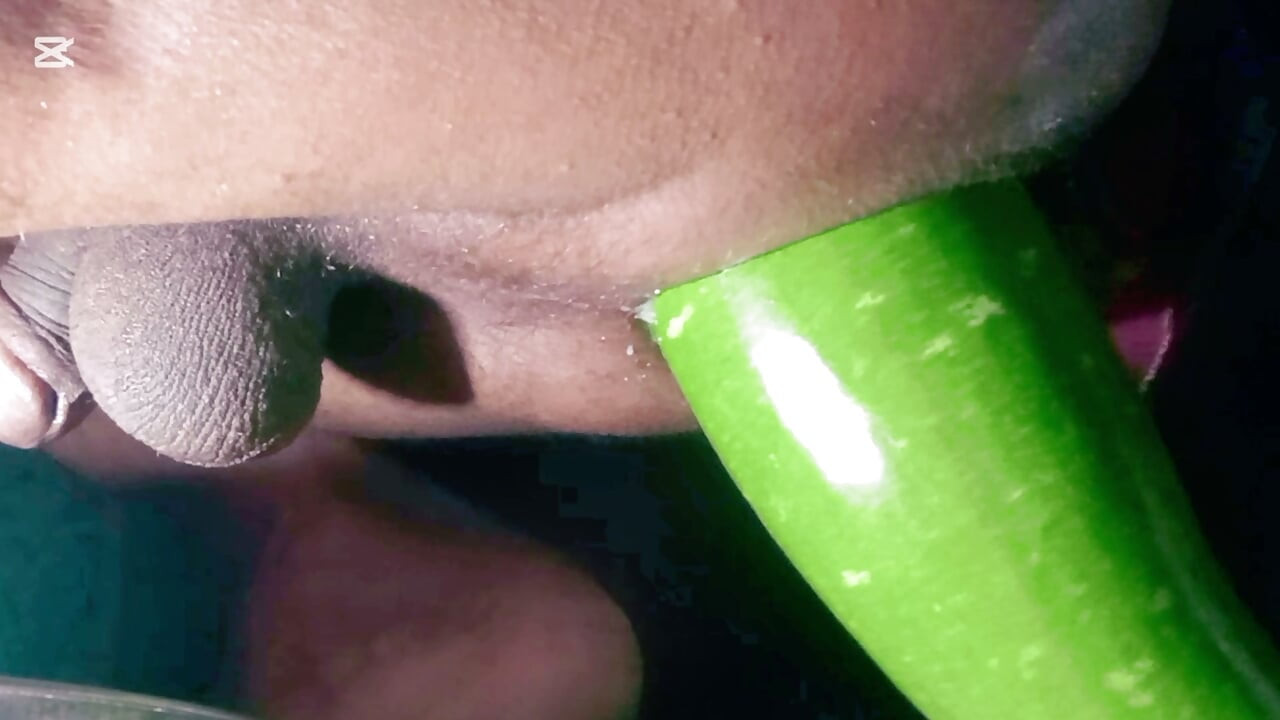 用手肏屁眼。