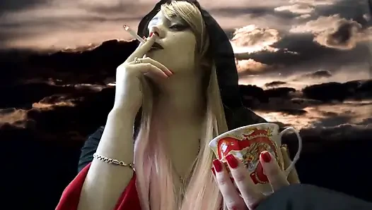 Evil Giantess vampir minik vücudunda biraz daha delik açacak