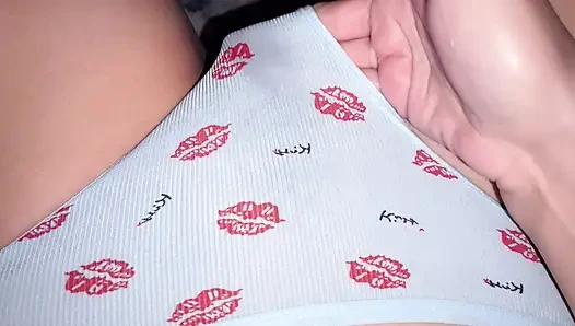 Celana dalam basah kotor. Memek bebluk dan orgasme berkali-kali. Apa itu?/FPOV.