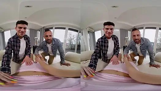 Kamu pantas dapat dua pacar dan mereka berdua pengen ngentot sama kamu