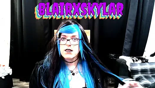 goth gurl cums thick load