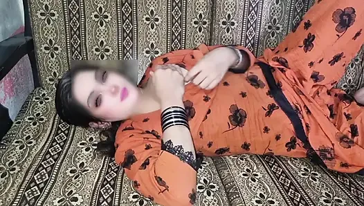Geiles desi-mädchen mit großen saftigen möpsen bekommt ihre enge muschi hart gefickt - selbstgedrehter sex