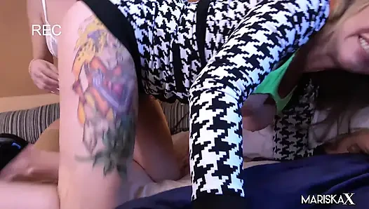 Dört lezbiyen güzel aşağı iniyor ve edepsiz derleme