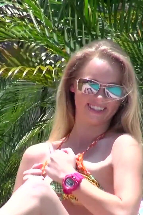 I Know That Girl - pequena caucasiana Madison Chandler deixa cair seu biquíni para Brad e leva uma foda dura