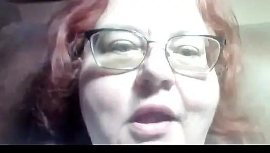 İri güzel kadın senin için nake dudaklarını ve ağzını öpüyor ve senin için dudaklarını yalıyor yakın çekim klip veriyor!