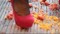 Saskia Squirts crushes food with high heels