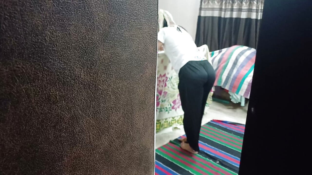 Step Brother Fucking His Beautiful Step Sister While She Watching Movie