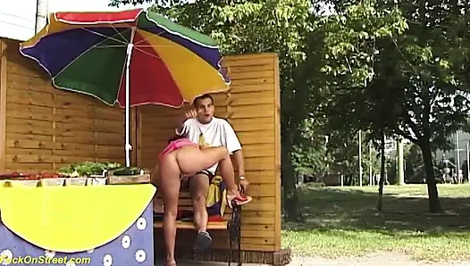 Anal remaja berambut merah disetubuhi