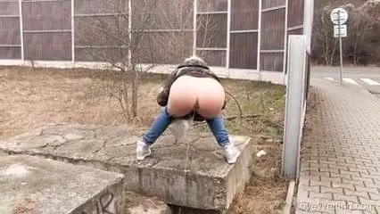 Naomi pee near street