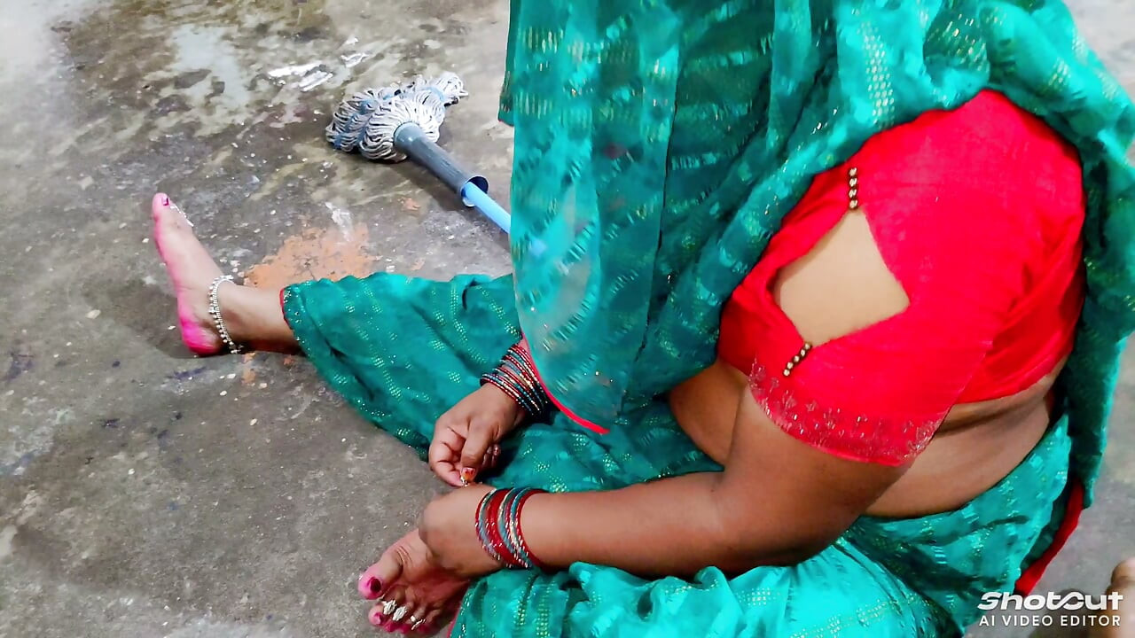 Gr me akeli naukrani ki chudai