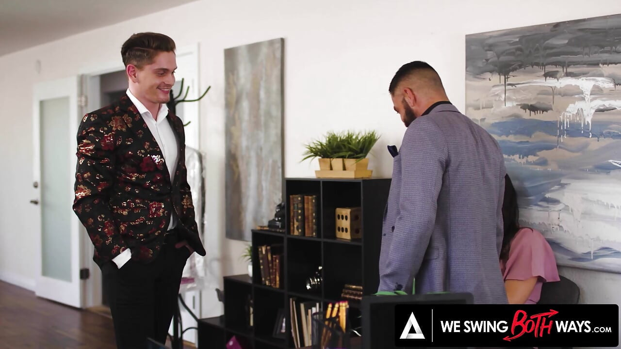 WE SWING BOTH WAYS - Perfect Bisexual DP And Cum Sharing During Hot Threesome