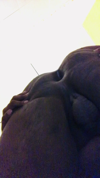 Twerking big ass man