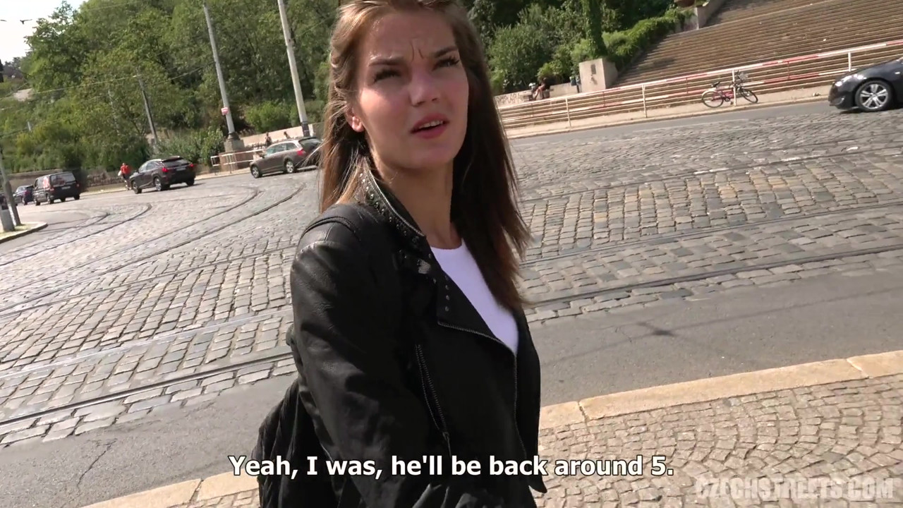 チェコの街 - 史上最もシャイな女の子