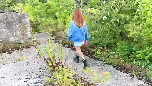 야외에서 몰래 오줌