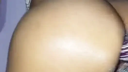 Sri Lankalı kız arkadaş büyük götünü tokatlıyor