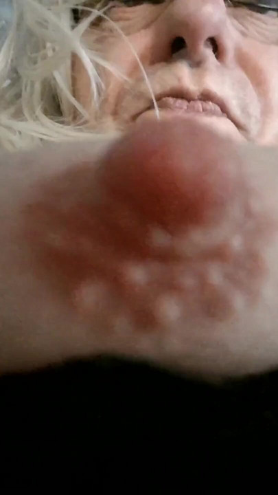 熟女变性人玩弄她的