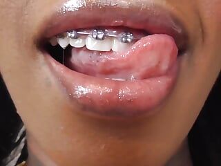 Fétiche des dents d’une fille noire!