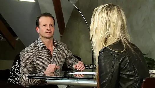 Cewek nakal hongaria rambut pirang dengan memek becek lagi asik ngentot kontol ngacengku vol 1