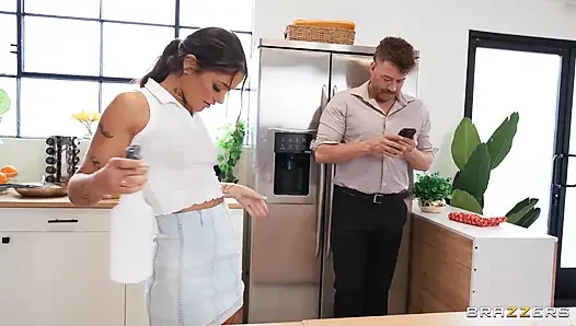 Brazzers - ryan nimmt zwei