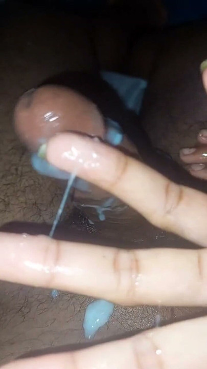 Pacar sedang menstruasi jadi dia mengeluarkan sperma pakai tangan dan memberikan kenikmatan itu | Klip 1