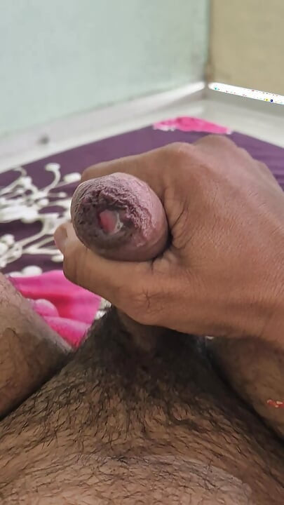 Nahé tělo flexin zrcadlo honění tvrdě a masturbace sperma na nahém těle, velmi tlustá sperma show na posteli