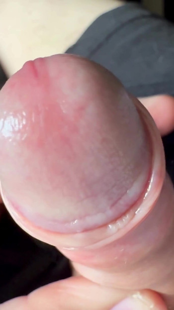 私の小さな未割のチンコで遊んで |クリップ1