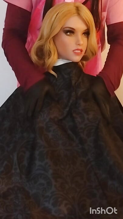 Sesión de modelado con la capa de corte de pelo sedosa y suave de Lauren