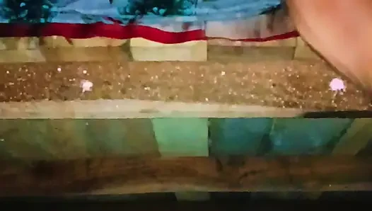 Sister-in-law's bad fucking and spreading both her legs, put the whole penis and took out the piss from the pussy.
