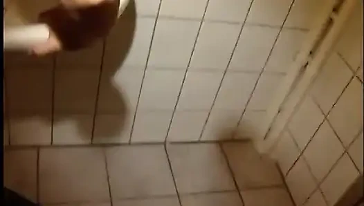 Gadis remaja rambut cokelat amatir nyepong kontol besar dan dientot gaya doggy