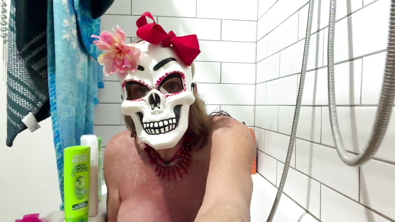 Lizzy Yum SD October 2026 Bathing Masturbation Dilating a very edging halloween