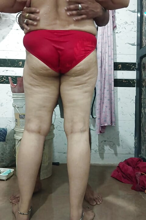Priya bhabi red painty big ass show