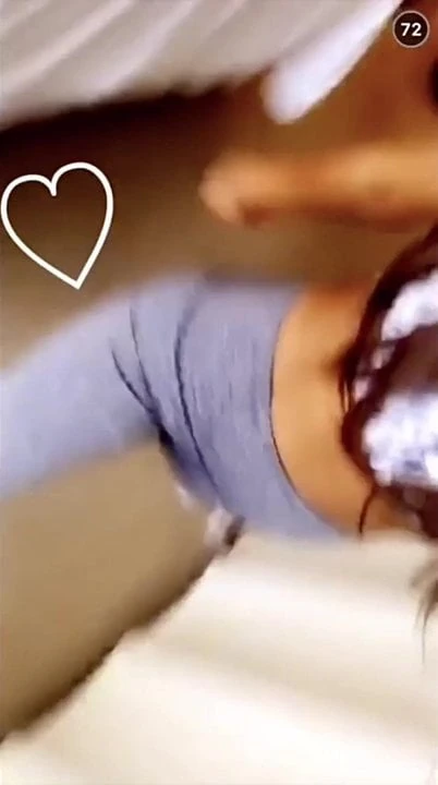Ariana Grande in leggings showing her body!