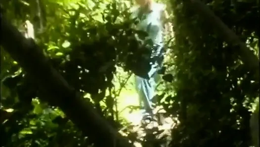 Красивых тинок трахает в их губы и киску большой жесткий член