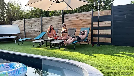 Marie ve Lucas Lumacarie, havuz kenarında Adelie ile takılıyor