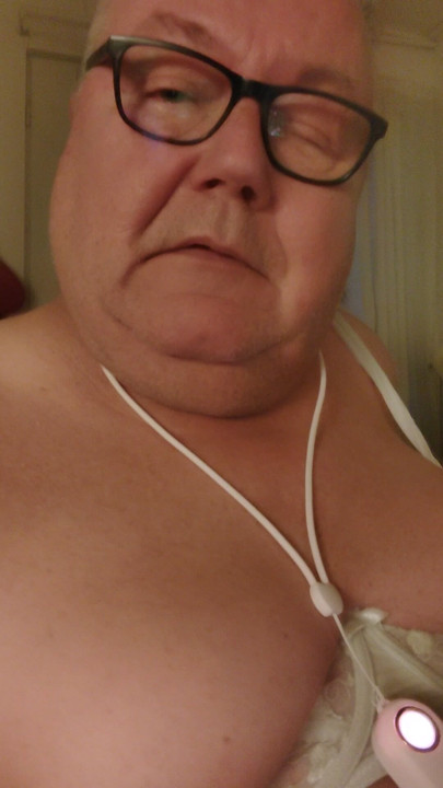 FAT TITTY NIPPLE MASASASE FAT BELLY