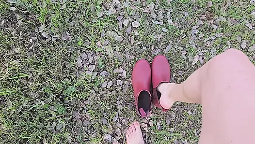 Petite Blonde Gets Massive Outdoor Facial