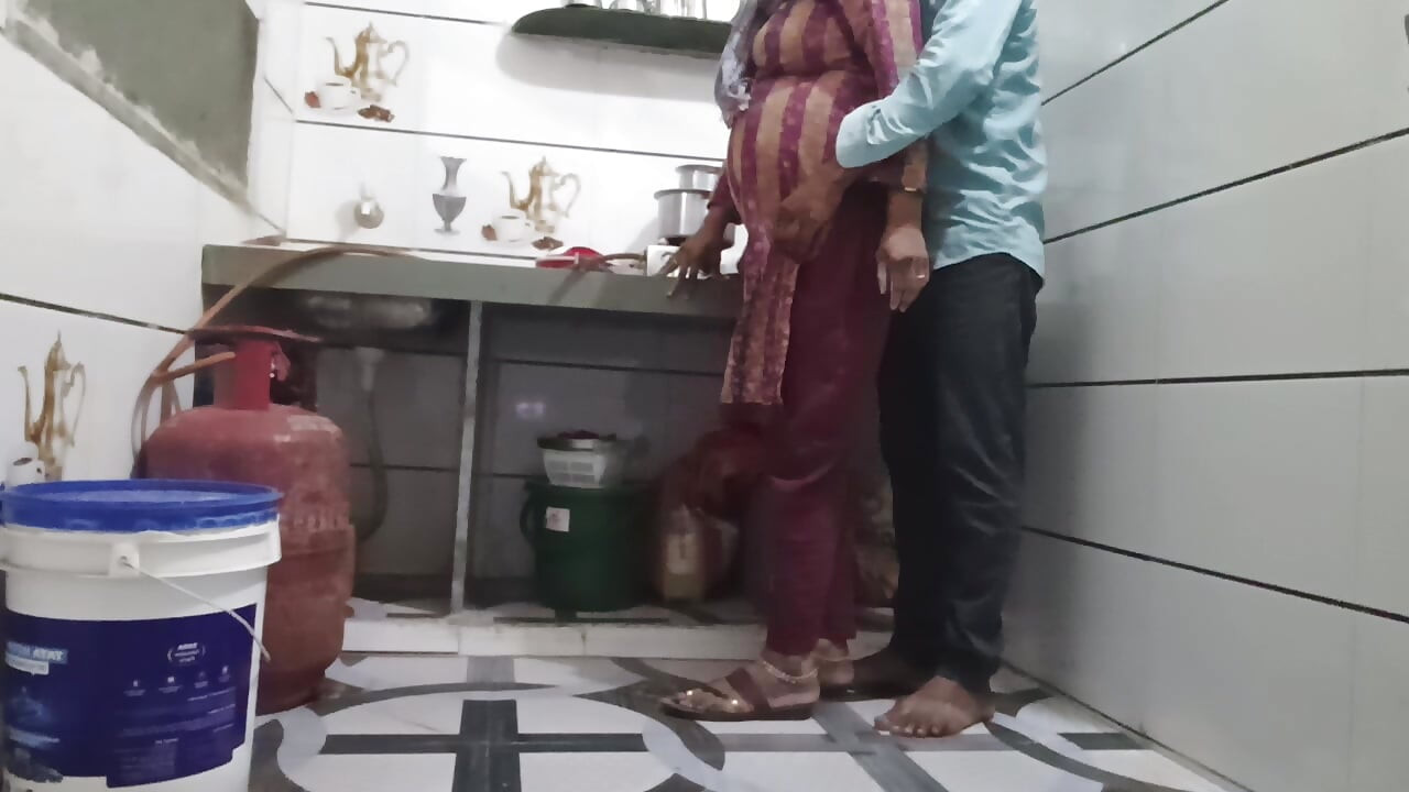 Padosi Ne pahla kitchen mein