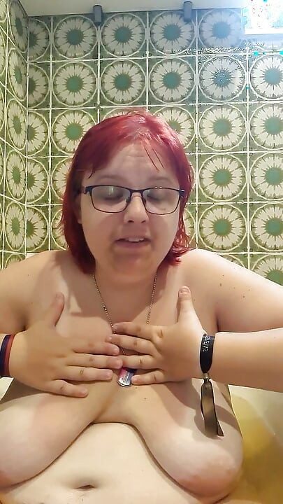 Udder cow Anna-Maria Lindel live in front of cam (bathtub) 21.08.2025