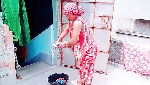 Kakak ipar dengan menekan payudaranya