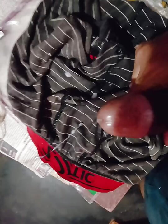Amateur solo dick stroking session in bedDaddy dick amateur masturbation hand job Big Daddy dick amateur o di