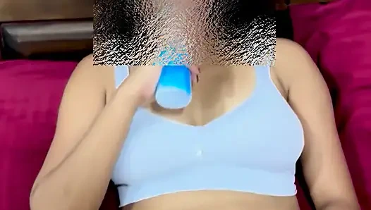Waktunya muasin memek pakai dildo